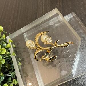 Vintage Monet Gold Faux Pearl Brooch